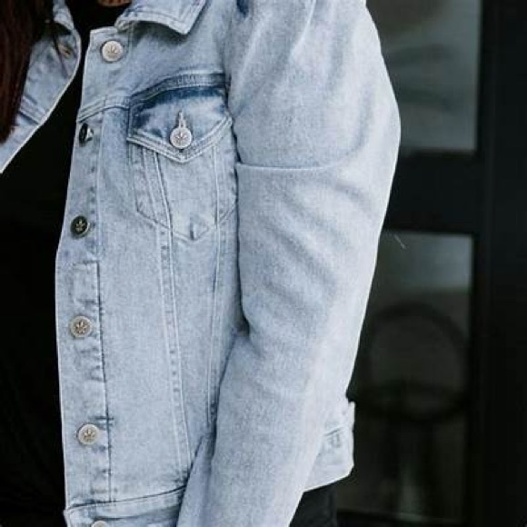 Lily & Lottie NWOT Denim Blue Women's Jacket with Puff Shoulders and Pockets - Picture 2 of 8